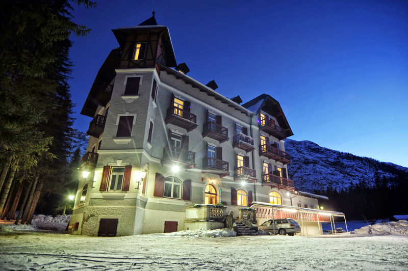 Hotel Croda Rossa Carbonin Exterior photo