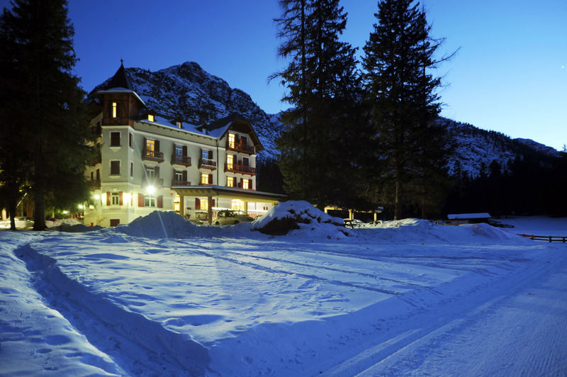 Hotel Croda Rossa Carbonin Exterior photo