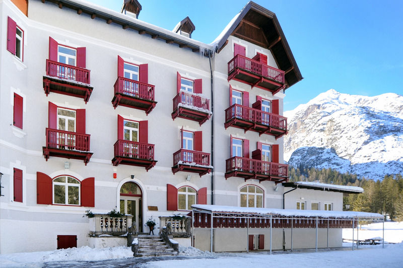 Hotel Croda Rossa Carbonin Exterior photo