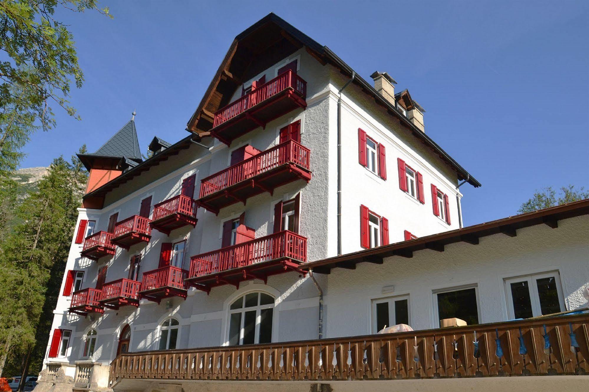 Hotel Croda Rossa Carbonin Exterior photo