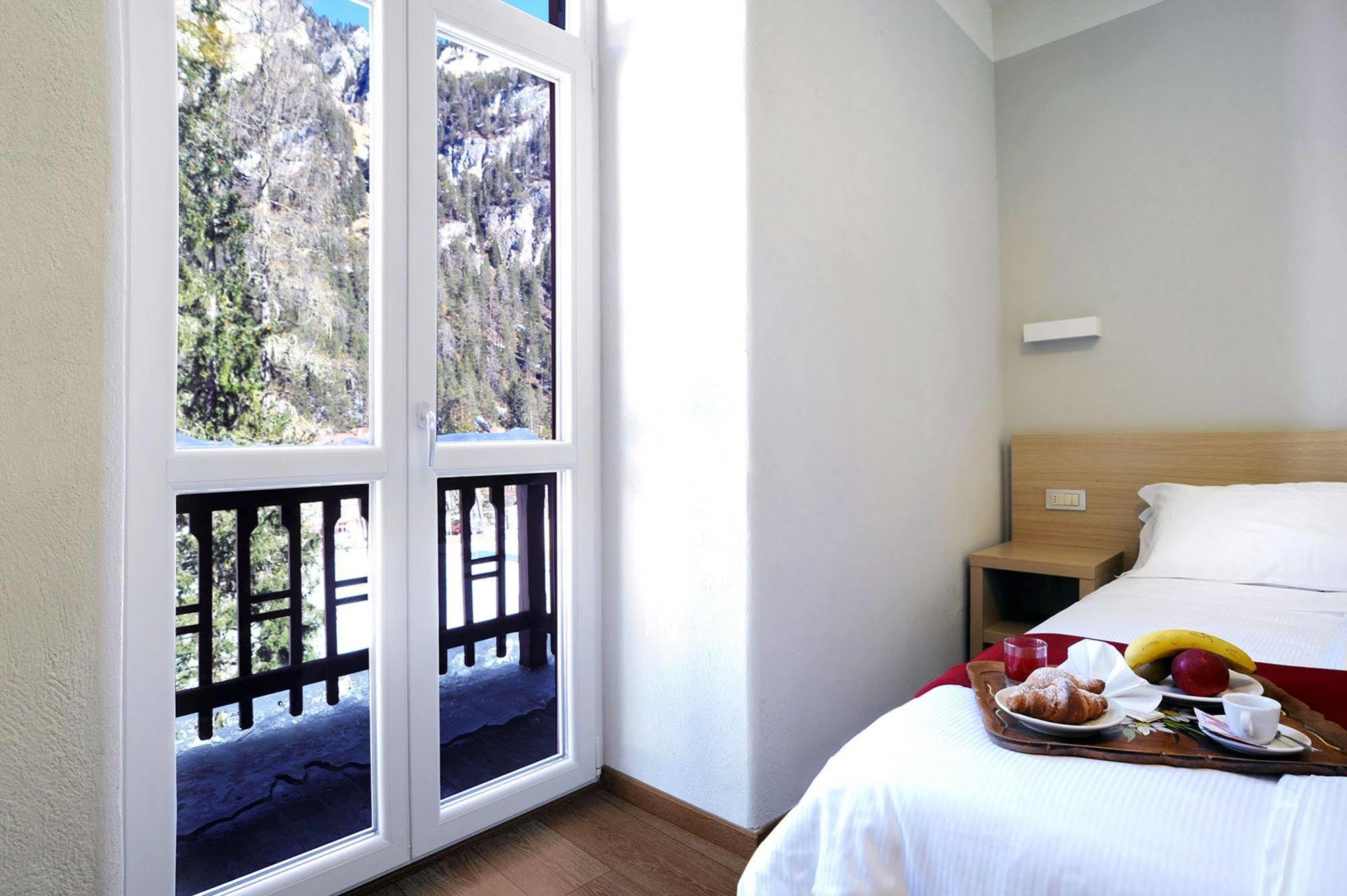 Hotel Croda Rossa Carbonin Exterior photo