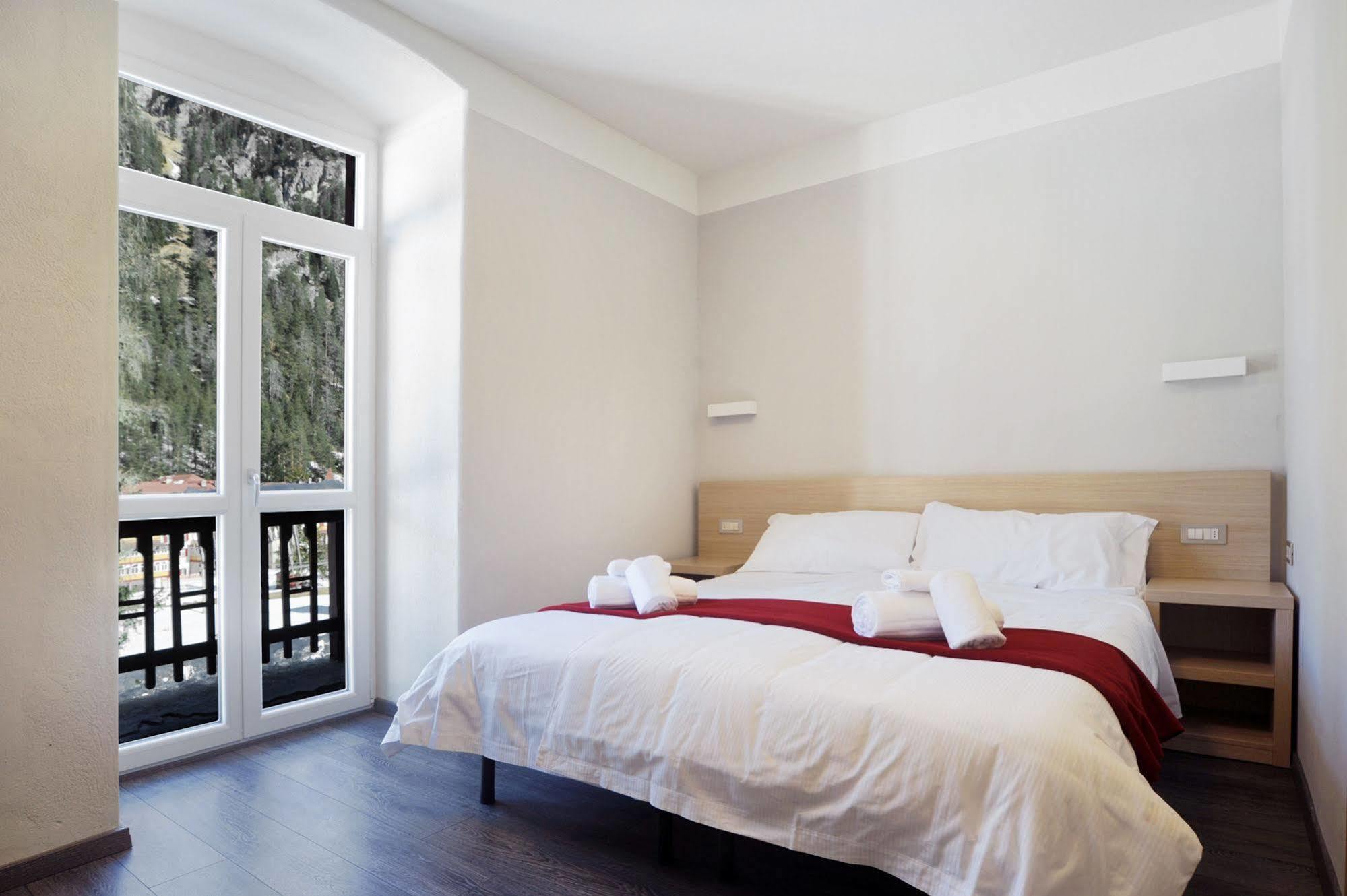 Hotel Croda Rossa Carbonin Exterior photo