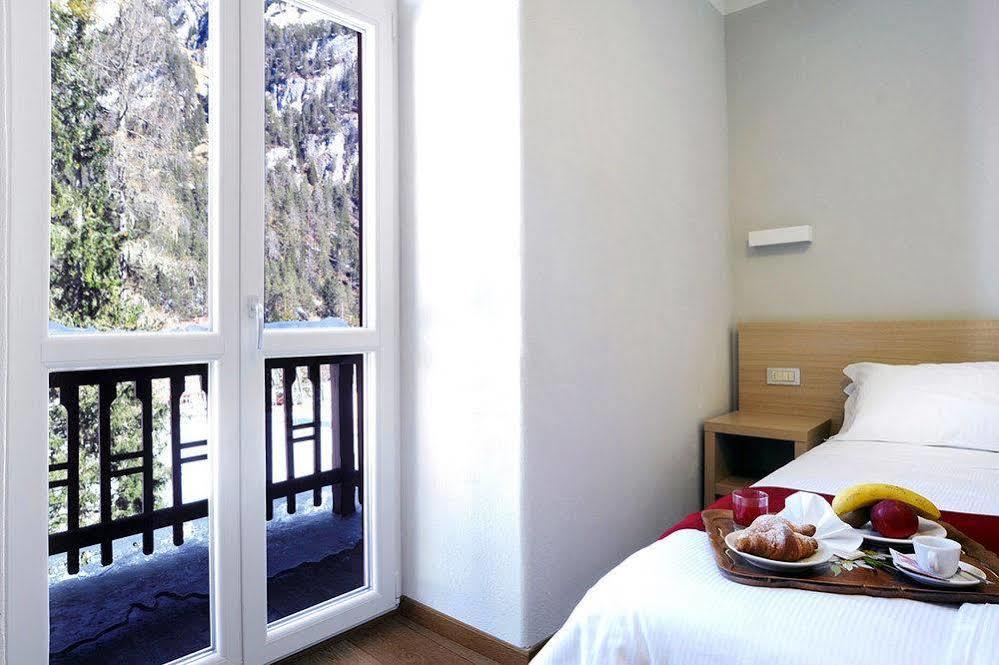 Hotel Croda Rossa Carbonin Exterior photo